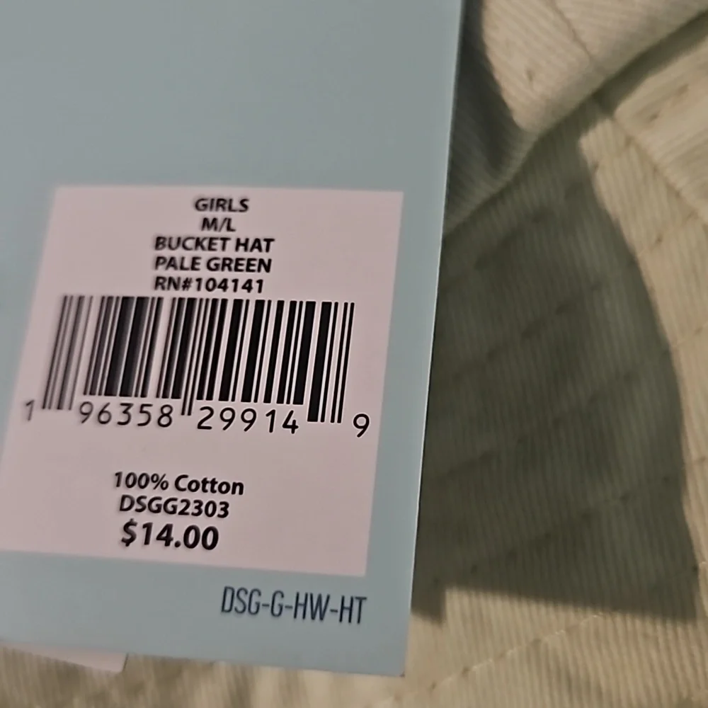 DSG BUCKET HAT: PALE GREEN: NEW WITH TAGS: M/L